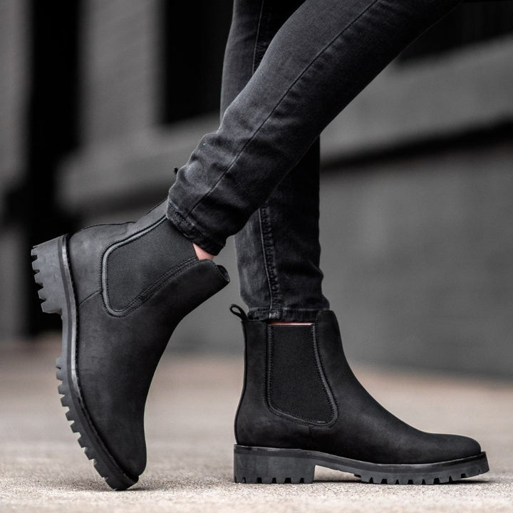 Niamh | Damen Chelsea Stiefeletten mit klobiger Sohle – Schwarz – Bild 1